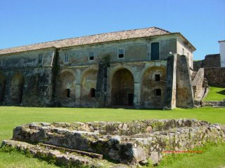 Vista frontal da Fortaleza de Santa Cruz do Anhatomirim