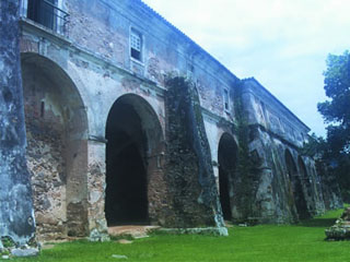 Vista lateral da Fortaleza de Santa Cruz do Anhatomirim