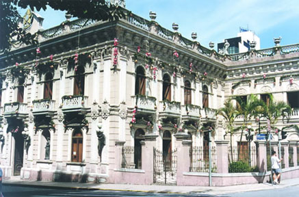 Vista lateral do Museu Histórico Palácio Cruz e Sousa